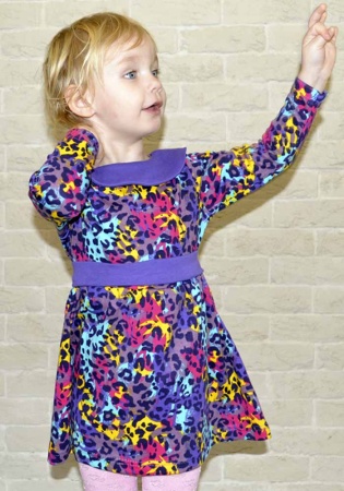 Состав:
Интерлок 
Хлопок 100%
	Платье для девочки с длинными рукавами, с поясом.