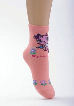 Состав: 
Хлопок 72%, 
Полиамид 26%, 
Эластан 2%
	В набор входит три пары носков с различными персонажами. Замечательный вариант для подарка ребенку! 