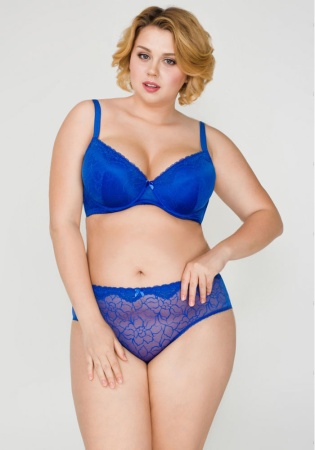 Состав:
Кружево
ПА 90%
ПУ 10%
Ластовица
Хлопок 100%
	Трусики классические выполнены из кружевного полотна и узкого кружева, декорированы эластичной лентой с фестонами. Передняя деталь декорирована атласным бантиком.