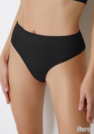 Состав:
Ткань: Полиамид 94%, Эластан 6%; 
Ластовица: Хлопок 100%
     Бесшовные трусы-стринги с высокой линией талии и широким поясом, выполненные из мягкой микрофибры с вафельным плетением, которая обладает нежной текстурой, приятно ощущается на теле, п
