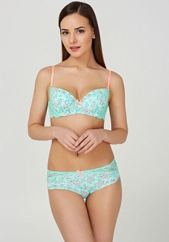 Состав:
Эластичное полотно
ПА 85%
ПУ 15%
Эластичное кружево
ПА 90%
ПУ 10%
Ластовица
Хлопок 100%
	Трусики-боксеры выполнены из эластичного принтованного полотна и кружева. Линия талии декорирована эластичной лентой с фестонами. Передняя деталь