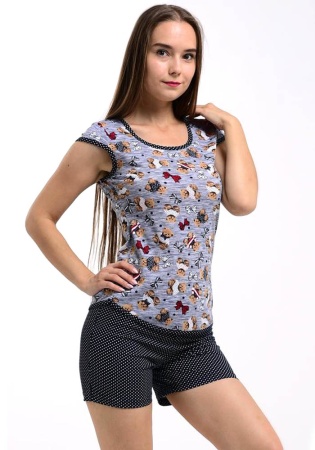 Состав:
Хлопок 100%.
	Женский комплект, состоит из футболки и шорт. Футболка выполнена из принтованного полотна. Края рукава и выреза оконтованы из той же ткани, из которой сделаны шорты. 

Обратите внимание: расцветка товара на сайте может отли