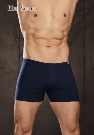 Состав:
Хлопок 100%
	Мужские трусы-боксеры из хлопка, на ширинке застежки-пуговицы, резинка вшита в пояс.