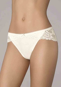 Состав:
Хлопок 95%
Эластан 5%
    Трусы из хлопка с эластаном, на поясной части фронта и сзади кружевные вставки, ажурная отделка края, спереди аппликация в виде бантика. Благодаря мягкости и эластичности материала трусы идеально сидят по фигуре.