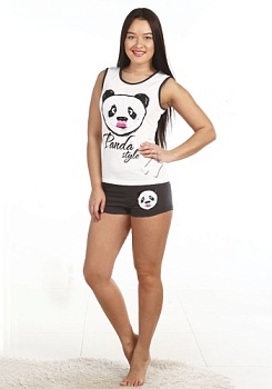 Состав:
Интерлок
Хлопок 100%
	Комплект состоит из однотонных шорт и однотонной майки. Шорты на резинке и майка украшены принтом.

Обратите внимание: расцветка товара на сайте может отличаться от фактической расцветки. Оптовый склад оставляет за