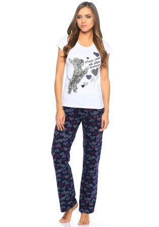 Состав: 
Хлопок 95%,
ПУ 5%
	Женская пижама, состоящая из трикотажной футболки и брюк.
Футболка с круглым вырезом горловины, декорирована принтом спереди.
Брюки с эластичной резинкой на поясе.