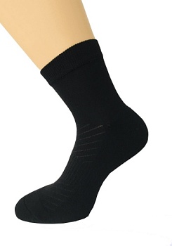 Состав:
Хлопок 73%
Полиамид 22%
Эластан 5%
	Носки спортивные средней длины, плюшевым следом, широкой резинкой на середине следа изделия (для лучшей фиксации носка) и перфорированным рисунком. 
