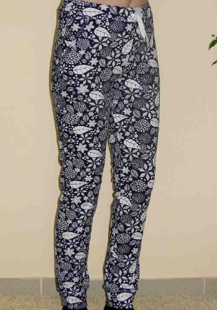 Состав:
Футер
Хлопок 72%
ПЭ 20%
Лайкра 8%
	Брюки женские.

Обратите внимание: расцветка товара на сайте может отличаться от фактической расцветки. Оптовый склад оставляет за собой право поставить товар любого цвета, который имеется на данный 