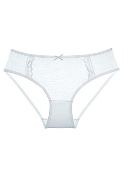 Состав:
Хлопок 95%
Эластан 5%
	Детские трусы белого цвета, по бокам украшены кружевной полоской, на поясе - бантик. 