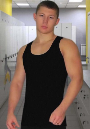 Состав:
Хлопок: 100%. 
	Майка мужская с U-образным вырезом горловины и структурным рисунком в вертикальную полоску.