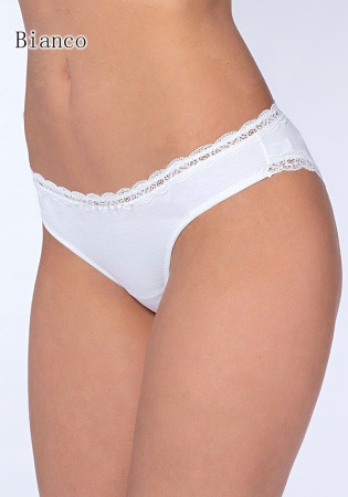 Состав:
Хлопок 95%
Эластан 5%
      Классические трусы-бразильяна из хлопка с эластаном, пояс и края задней части обработаны кружевом, низкая посадка.
