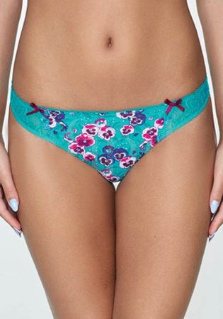 Состав:
Эластичное полотно
ПА 85%
ПУ 15%
Кружево
ПА 90%
ПУ 10%
Ластовица
Хлопок 100%
	Трусики-стринг выполнены из эластичного принтованного полотна и кружева. Линия талии декорирована узким кружевом. Передняя деталь декорирована бантиком.