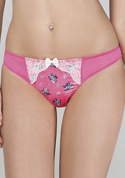 Состав:
Атласное полотно
ПЭ 97%
ПУ 3%
Эластичная сетка
ПА 88%
ПУ 12%
Кружево
ПА 90%
ПУ 10%
Ластовица
Хлопок 100%
	Трусики-стринг выполнены из атласного принтованного полотна, эластичной сетки и кружева. Передняя деталь трусов декорирована 