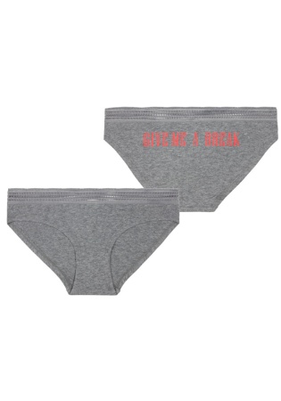 Состав:
Хлопок 95%
Эластан 5%
	Жеснкие трусы - слипы. Задняя деталь украшена надписью. 