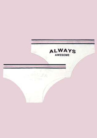 Состав:
Хлопок 95%
Эластан 5%
    Женские трусы-шорты из однотонного полотна, задняя деталь украшена надписью. 