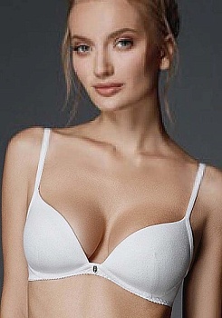Состав: 
Полиамид 62% 
Хлопок 30%
Эластан 8%
	Бюстгальтер с формованной чашкой без каркаса. Выполнен из хлопкового эластичного трикотажного полотна. Используется четырехрядная застежка, что позволяет идеально отрегулировать объем бюстгальтера. В д