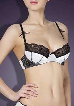 Состав:
Атласное полотно
ПЭ 97%,
ПУ 3%
Эластичная сетка
ПА 88%,
ПУ 12%
Эластичное кружево
ПА 90%,
ПУ 10%
	Бюстгальтер с мягкой чашкой, с горизонтальным швом и съёмным вкладышем Push-up. Детали бюстгальтера выполнены из эластичного атласного 