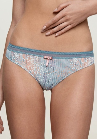 Состав:
Эластичное полотно
ПА 88%
ПУ 12%
Эластичная сетка
ПА 90%
ПУ 10%
Ластовица 
Хлопок 100%
	Трусики стринги - бразилиано.  Детали трусов выполнены из эластичного полотна, пояс выполнен из эластичной сетки.  Ластовица выполнена из хлопка. 