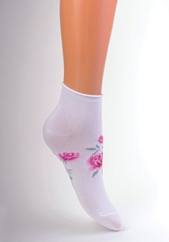 Состав: 
Хлопок 71%, 
Полиамид 27%, 
Эластан 2%
	Укороченные летние носки без борта с цветочным рисунком. 