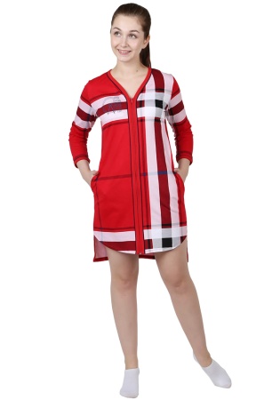 Состав:
Кулирка
Хлопок 100%
	Халат полуприлегающего силуэта на молнии с втачным рукавом 3/4, боковыми карманами в швах. Борт, горловина и низ рукавов окантованы бейкой с отделочным кантом. На полочке принт. Низ изделия фигурный, обработан швом 