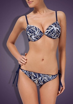 Состав:
Эластичное полотно
ПА 80%
ПУ 20%
	Купальник раздельный состоит из бюстгальтера и трусов. Бюстгальтер со стачной поролоновой чашкой, с горизонтальным швом и со съемным Push-up. Детали чашек бюстгальтера выполнены из классического принтованн