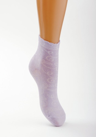 Состав: 
Бамбук 67%, 
Полиамид 31%, 
Эластан 2%
	Носки для девочки из бамбука, легкий ажурный рисунок по всему изделию. Коллекция PARTY LINE.