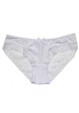 Состав:
Нейлон 90%,  
Эластан 10%
	Женские трусики из однотонного полотна, украшены атласным бантиком с розочкой и кружевом. 