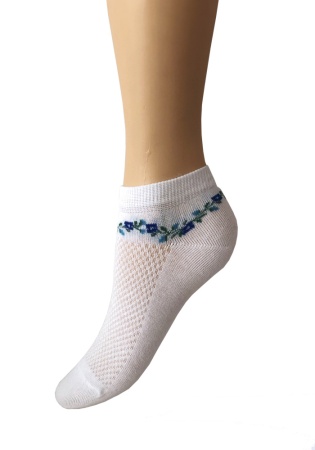 Состав:
Хлопок 72%
ПА 23%
Эластан 5%
	Носки женские летние укорочённые с перфорацией и рисунком по паголенку. Цвета ассорти. 