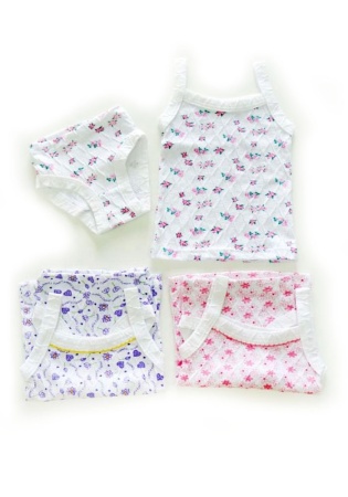 Состав:
Кулирка
Хлопок 100%
	Комплект нижнего белья для девочки (майка + трусы).