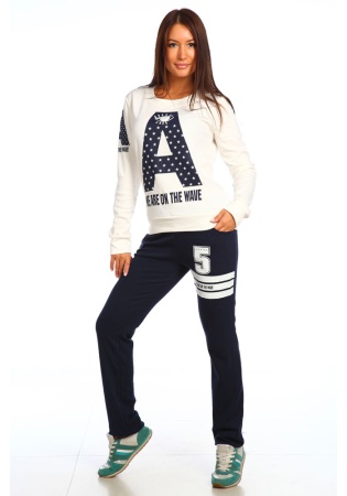 Состав:
Хлопок 100%
	Женский комплект состоит из толстовки и брюк.