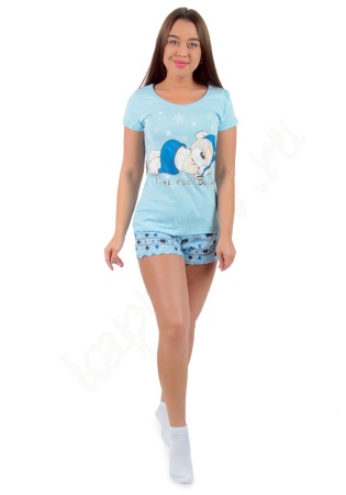 Состав:
Кулирка
Хлопок 100%
	Костюм состоит из  шорт и футболки . Футболка облегающего силуэта, шорты с контрастным кантом, укорочены.