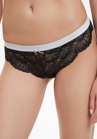 Состав:
Эластичная сетка
ПА 88%
ПУ 12%
Эластичное кружево
ПА 90%
ПУ 10%
Ластовица
Хлопок 100%
	Трусики-стринг выполнены из эластичной сетки и эластичного кружева. Передняя деталь декорирована бантиком.
