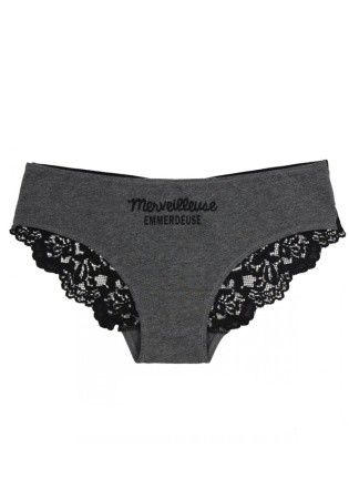 Состав:
Нейлон 91%
Эластан 9%
	Женские трусы с широким бочком из комбинации нежного кружева и мягкого трикотажа. 