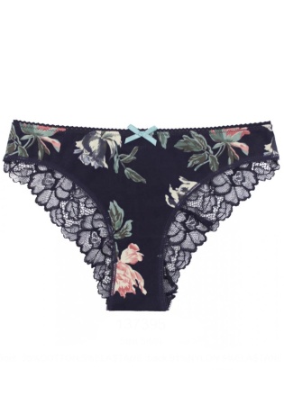 Состав:
Хлопок 95%,  
Эластан 5%
	Женские трусики из набивного полотна и кружева, украшены атласным бантиком.
