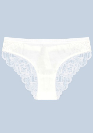 Состав: 
Ткань:  Хлопок 95%  /  Эластан 5%
Кружево: Нейлон 90%  /  Эластан 10%
	Женские трусы-слипы. Передняя деталь выполнена из хлопка, задняя деталь выполнена из кружева. 