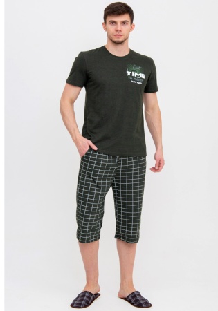 Состав: 
Кулирка 
Хлопок 50%
ПЭ 50%
	Мужской комплект,  состоит из футболки и бридж. Рукав короткий, втачной. Дизайнерский принт. Бриджи свободного кроя в клетку. Пояс на резинке, правильная посадка.

Обратите внимание: расцветка товара на сайте