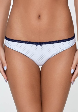 Состав:
Полотно
Хлопок 95%
ПУ 5%
Кружево
ПА 90%
ПУ 10%
Ластовица
Хлопок 100%
	Трусики классические выполнены из хлопкового принтованного полотна, декорированы эластичной лентой с фестонами. Линия талии декорирована узким кружевом. Передняя де