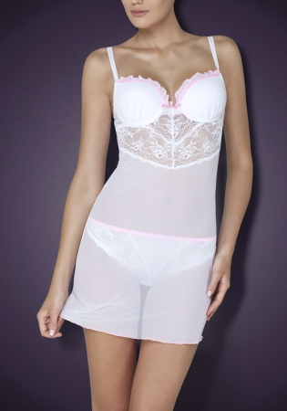 Состав:
Эластичная сетка
ПА 88%, 
ПУ 12%  
Кружево 
ПА 90%, 
ПУ 10%
Ночная сорочка с формованной чашкой с Push-Up для размеров 70AB, 75ABC, 80B и без Push-Up для размеров 70C, 75D, 80C. Детали сорочки выполнены из эластичной сейтки и ажурного к