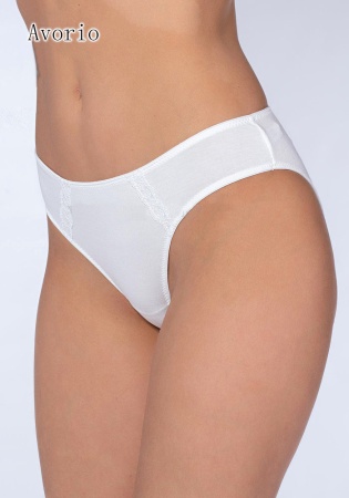 Состав:
Модал 95%
Эластан 5%
Классические трусы-слипы из модала с эластаном, спереди кружевные вставки, низкая посадка.
