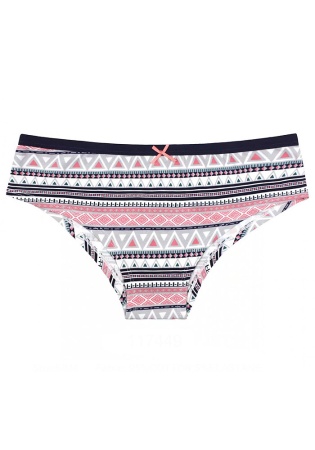 Состав:
Хлопок 95%,  
Эластан 5%
	Женские трусики из набивного полотна, декорированы атласным бантиком.