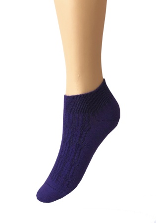 Состав:
Хлопок – 80%
ПА – 15%
Эластан – 5%
	Носки женские демисезонные укороченные с рельефным рисунком и одинарной резиной.