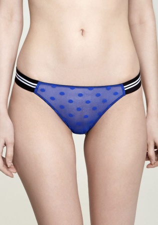 Состав:
Эластичное полотно
ПА 84%
ПУ 16%
Эластичная сетка
ПА 90%
ПУ 10%
Ластовица 
Хлопок 100%
	Трусики классической формы. Передняя деталь выполнена из сетки. Задняя деталь выполнена из эластичного полотна. Детали соединены между собой резин