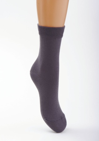 Состав: 
Хлопок 79%, 
Полиамид 19%, 
Эластан 2%
	Однотонные гладкие носки. Двойной борт.