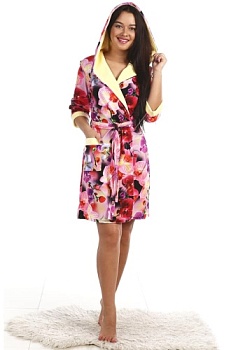 Состав:
Вельмод
Полиэстер 100%
      Женский халат на запах, с капюшоном. 

Обратите внимание: расцветка товара на сайте может отличаться от фактической расцветки. Оптовый склад оставляет за собой право поставить товар любого цвета, который име