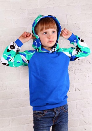 Состав:
Футер
Хлопок 100%
	Теплый детский джемпер с принтом, с капюшоном. На рукаах манжеты.