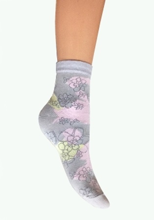 Состав:
Хлопок 70%
Полиамид 28%, 
Эластан 2%
	Женские демисезонные носки с цветочным принтом.