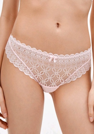 Состав: 
Эластичное кружево
ПА 90%
ПУ 10%
Ластовица 
Хлопок 100%
	Женские трусы - боксеры, обе детали выполнены из эластичного кружева. Передняя деталь украшена бантиком. Ластовица выполнена из 100% хлопка. 