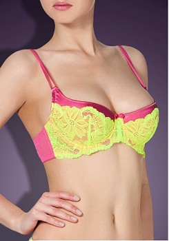 Состав:
Атласное полотно
ПЭ 97%,
ПУ 3%
Эластичная сетка
ПА 88%,
ПУ 12%
Эластичное кружево
ПА 90%,
ПУ 10%
	Бюстгальтер со стачной поролоновой чашкой с вертикальным швом. Детали бюстгальтера выполнены из эластичного атласного полотна, эластичн