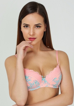 Состав:
Эластичное полотно
ПА 85%,
ПУ 15%
Кружево
ПА 90%,
ПУ 10%
	Бюстгальтер формы T-Shirt со стачной поролоновой чашкой с двумя швами и съемными Push-up вкладышами.  Детали бюстгальтера выполнены из эластичного принтованного полотна и кружева