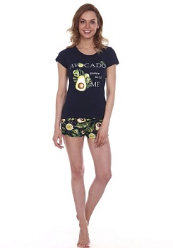 Состав:
Кулирка
Хлопок 100%
	Женская пижама. Футболка выполнена из однотонной ткани, спереди украшена принтом. Шорты  изготовлены из принтованного полотна. 

Обратите внимание: расцветка товара на сайте может отличаться от фактической расцветки